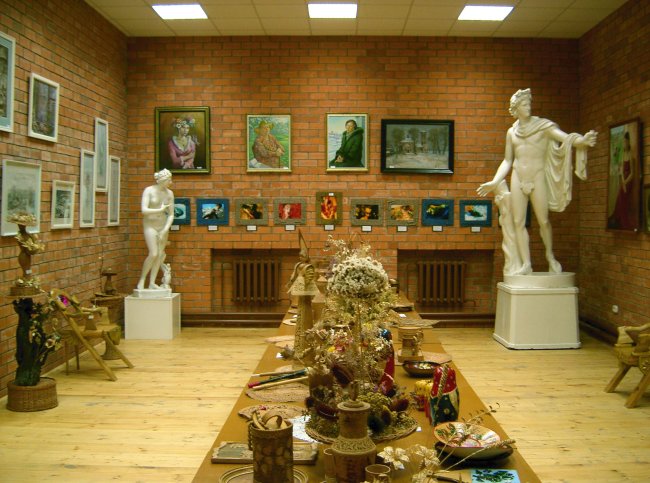 Выставочный зал факультета