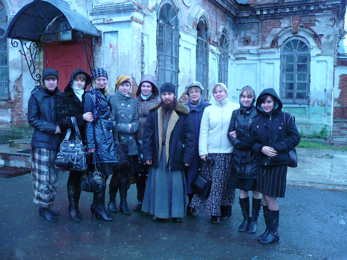 Студенты 211 группы при посещении Далматовского монастыря, 2008 г.